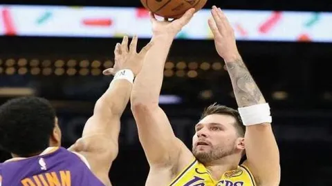 阿尔瓦雷斯与恩佐模仿劳塔罗庆祝，隔空传递进球喜悦